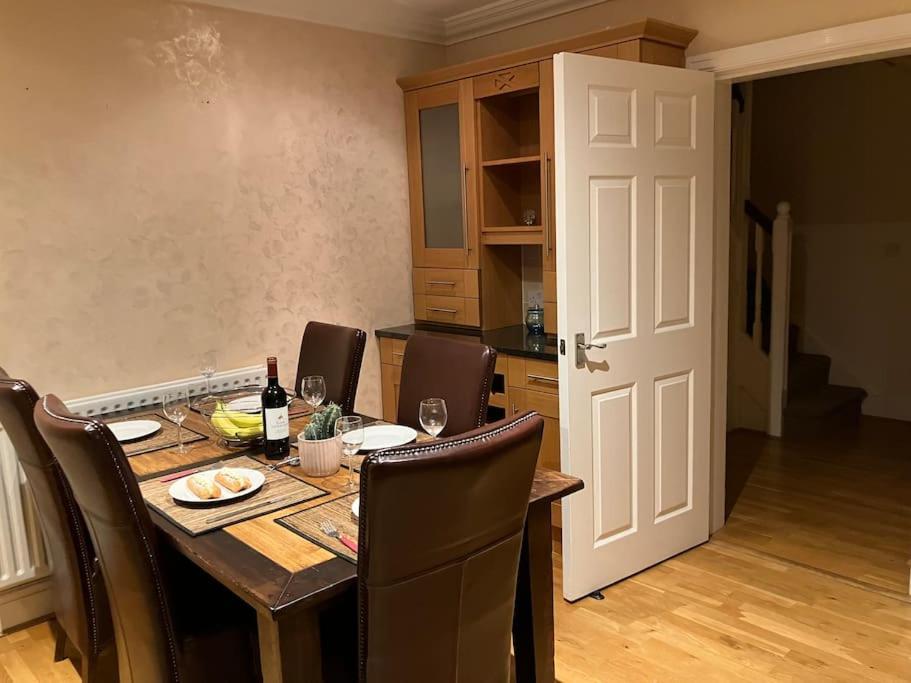 Central Chester Bedrooms Exterior foto